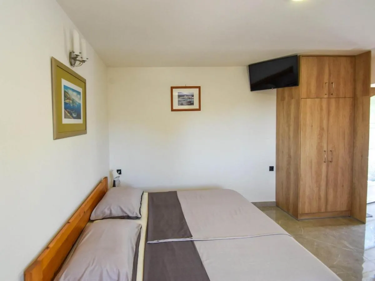 Guest house Apartments Jaklin Banjol