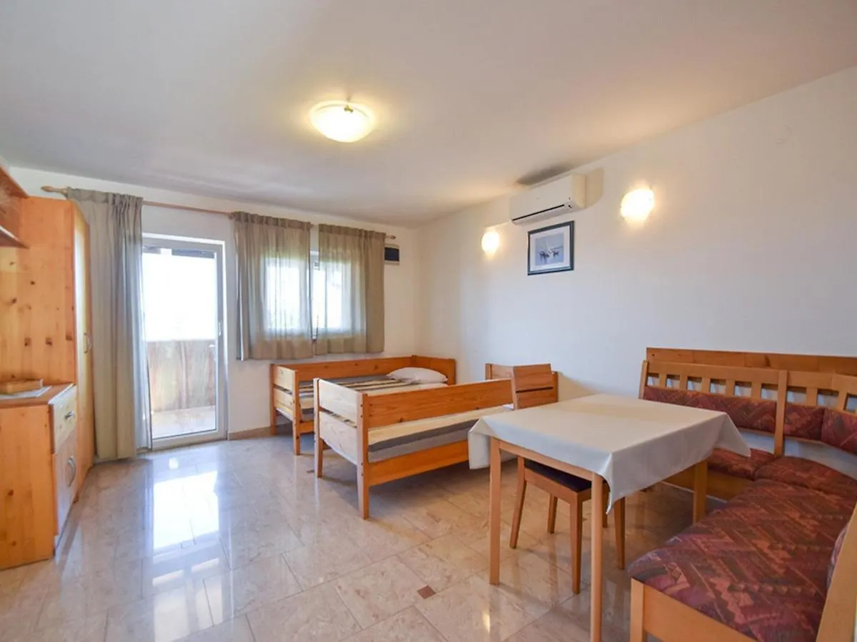 Apartments Jaklin Banjol 3*,