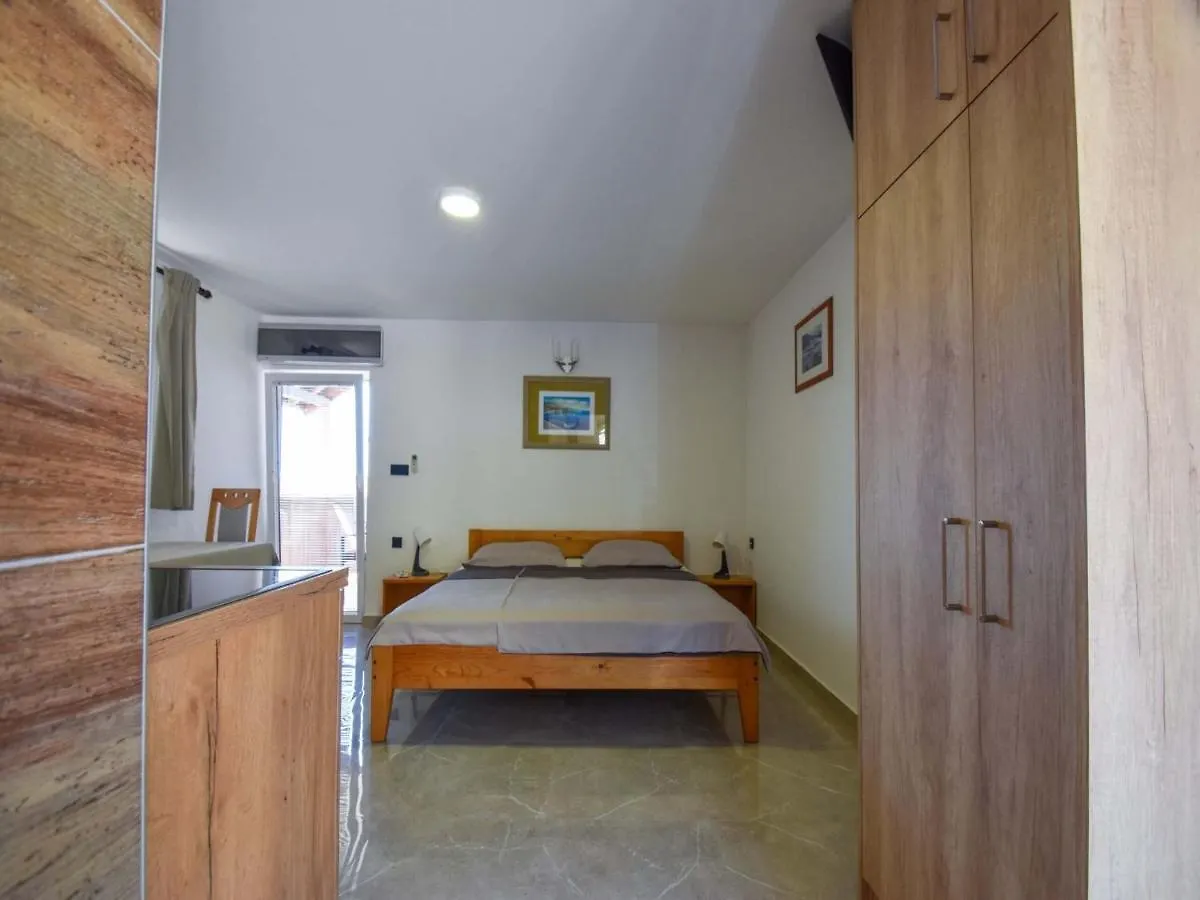 Apartments Jaklin Banjol
