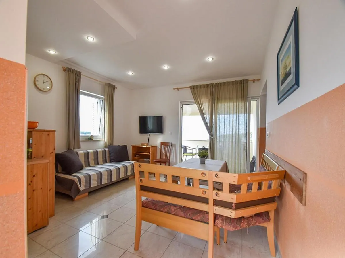 Apartments Jaklin Banjol 3*,